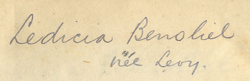 Signature of Ledicia Benoliel née Levy in cursive script.