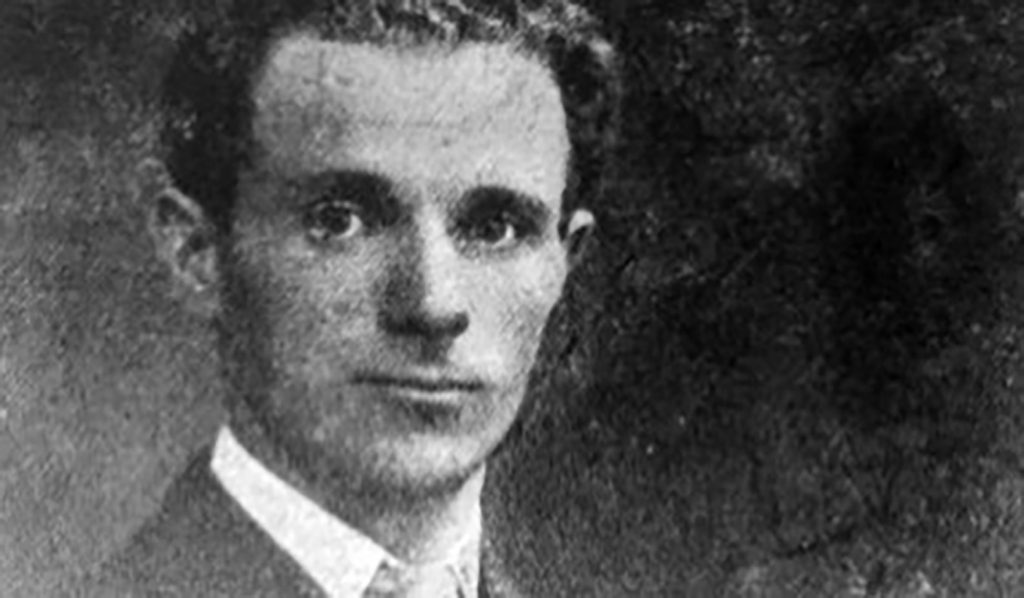 Black-and-white photo of Yitzhak Lowy as a young man