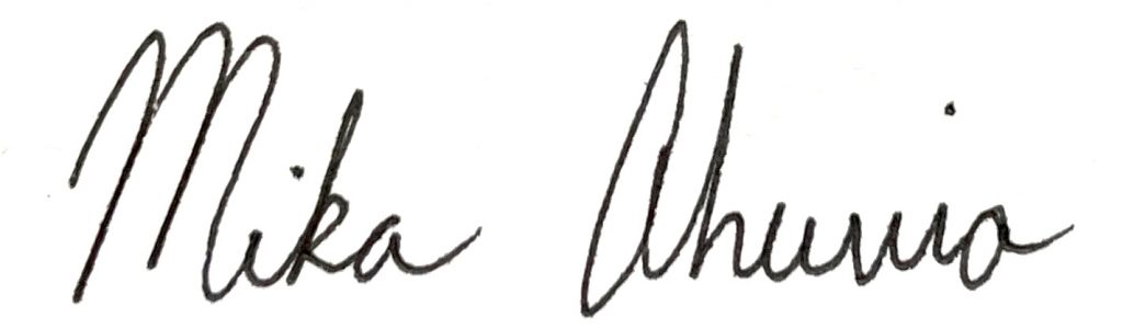 Mika Ahuvia's signature