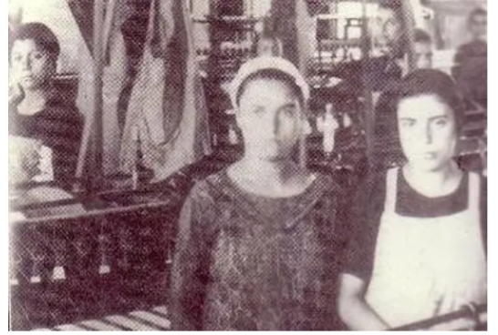 Image of working women in Salonika published in Rizospastis on March 15th, 1927. There is no caption or details about the picture